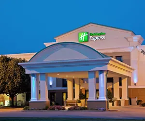 Photo 2 - Holiday Inn Express Indianapolis Airport, an IHG Hotel