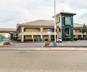 Photo 2 - Quality Inn & Suites Lathrop - South Stockton