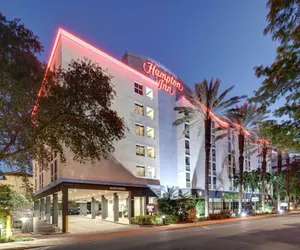 Photo 2 - Hampton Inn Miami-Coconut Grove/Coral Gables