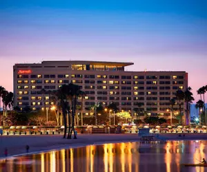 Photo 2 - Marriott Marina del Rey