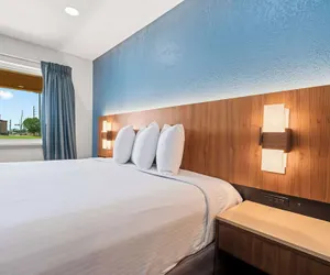 Photo 5 - Econo Lodge Inn & Suites
