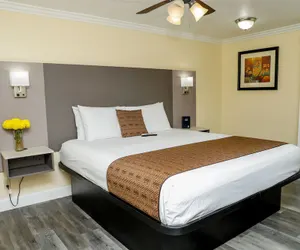 Photo 5 - Silver Surf Motel