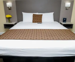 Photo 4 - Silver Surf Motel