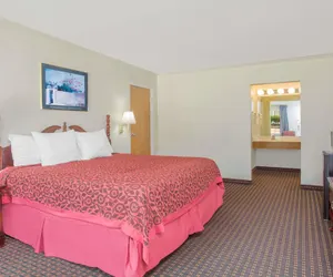 Photo 4 - Days Inn by Wyndham Milledgeville