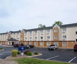 Photo 2 - Microtel Inn & Suites by Wyndham Charleston WV