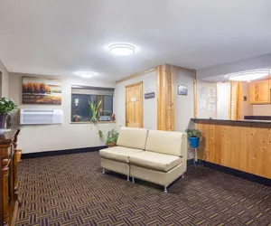 Photo 2 - Super 8 by Wyndham Elkins