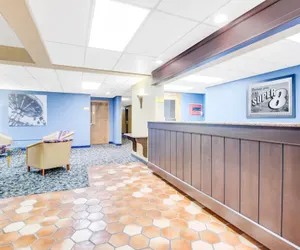 Photo 4 - Super 8 by Wyndham Port Clinton