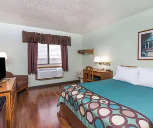 Photo 5 - Super 8 by Wyndham Gallipolis Pt Pleasant Area