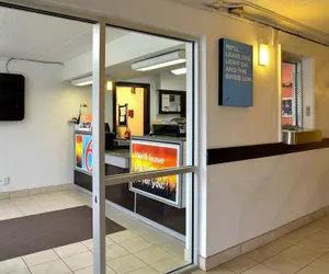 Photo 4 - Motel 6 Toledo, OH