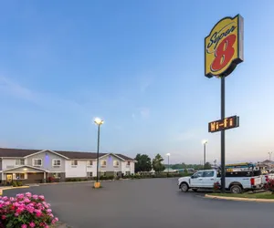 Photo 2 - Super 8 by Wyndham South Boston VA