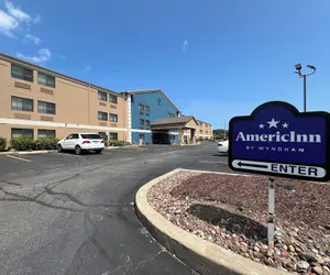 Photo 2 - AmericInn by Wyndham Glendale/Milwaukee