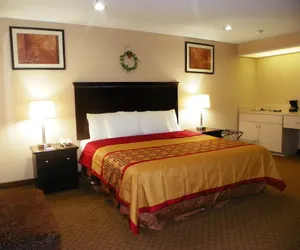 Photo 4 - Royalton Inn & Suites