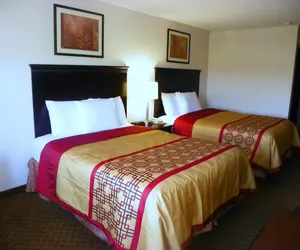 Photo 5 - Royalton Inn & Suites