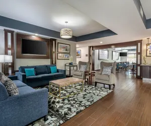 Photo 3 - Comfort Suites Downtown Sacramento