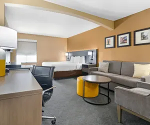 Photo 2 - Comfort Inn & Suites Kansas City - Northeast