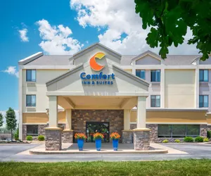 Photo 2 - Comfort Inn & Suites Kansas City - Northeast