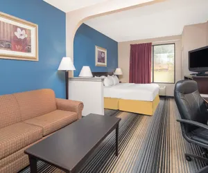 Photo 4 - Baymont by Wyndham Laurel