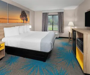 Photo 5 - Days Inn by Wyndham Eagle River