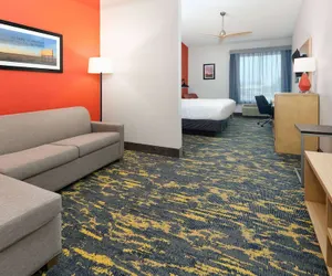 Photo 3 - La Quinta Inn & Suites by Wyndham Dallas - Las Colinas