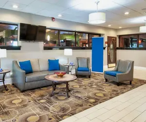 Photo 4 - Days Inn & Suites by Wyndham Johnson City