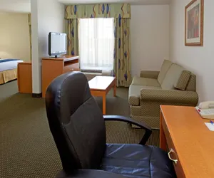 Photo 5 - Holiday Inn Express Hotel & Suites Columbus, an IHG Hotel