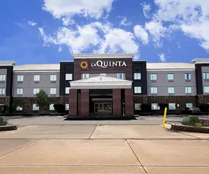 Photo 2 - La Quinta Inn & Suites by Wyndham Pontoon Beach