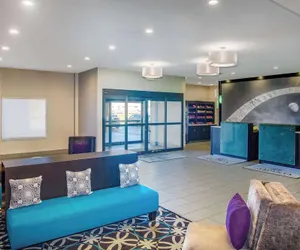 Photo 3 - La Quinta Inn & Suites by Wyndham Pontoon Beach