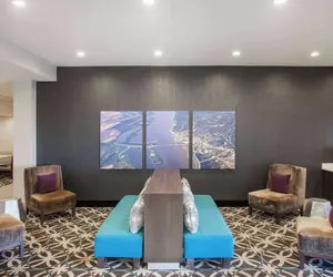 Photo 4 - La Quinta Inn & Suites by Wyndham Pontoon Beach