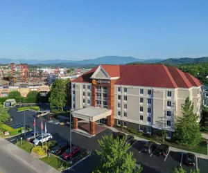 Photo 2 - La Quinta Inn & Suites by Wyndham Pigeon Forge