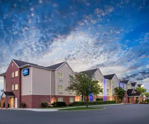 Photo 2 - Microtel Inn & Suites by Wyndham Salt Lake City Airport