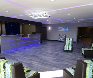 Photo 5 - SureStay Plus Hotel by Best Western Point Richmond
