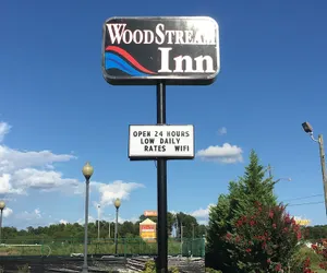 Photo 2 - Woodstream Inn