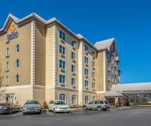 Photo 2 - Comfort Inn & Suites near Six Flags