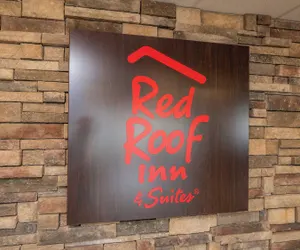 Photo 5 - Red Roof Inn & Suites Indianapolis Airport