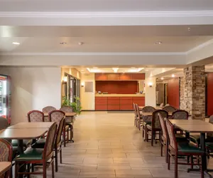 Photo 4 - Red Roof Inn & Suites Indianapolis Airport