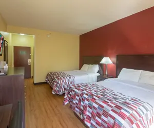Photo 2 - Red Roof Inn & Suites Indianapolis Airport