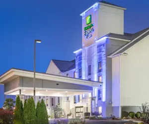 Photo 2 - Holiday Inn Express Hotel & Suites Louisville East by IHG