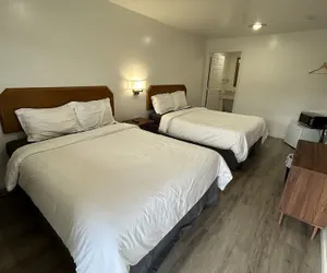 Photo 2 - Lake View Inn