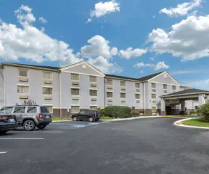 Photo 2 - Comfort Inn & Suites Butler