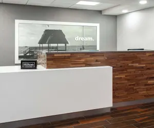 Photo 2 - Hampton Inn Ft. Lauderdale-Commercial Blvd.