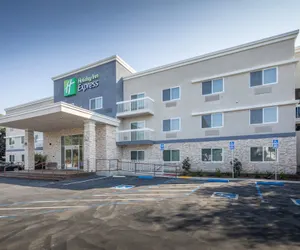 Photo 2 - Holiday Inn Express Sunnyvale - Silicon Valley, an IHG Hotel