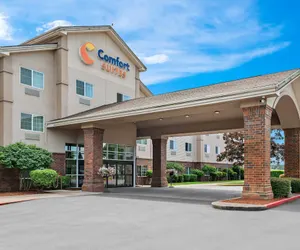 Photo 2 - Comfort Suites Linn County