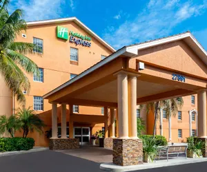 Photo 2 - Holiday Inn Express & Suites Naples North - Bonita Springs, an IHG Hotel