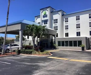 Photo 2 - Holiday Inn Express Hotels & Suites Cocoa Beach, an IHG Hotel