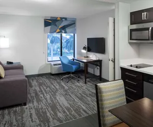 Photo 2 - Hampton Inn & Suites by Hilton Miami-Doral/Dolphin Mall