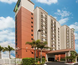 Photo 2 - Holiday Inn Express & Suites Nearest Universal Orlando by IHG