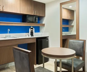 Photo 5 - Holiday Inn Express & Suites Nearest Universal Orlando by IHG