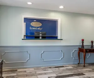 Photo 3 - Econolodge Tupelo