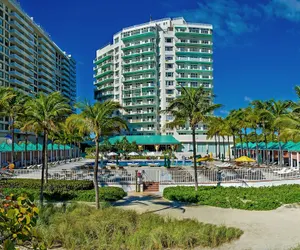 Photo 2 - Sea View Hotel, Bal Harbour, On The Ocean