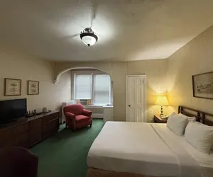 Photo 5 - Windsor Inn Hotel